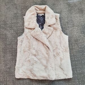 Au Lieu faux fur open front vest, ivory, size large